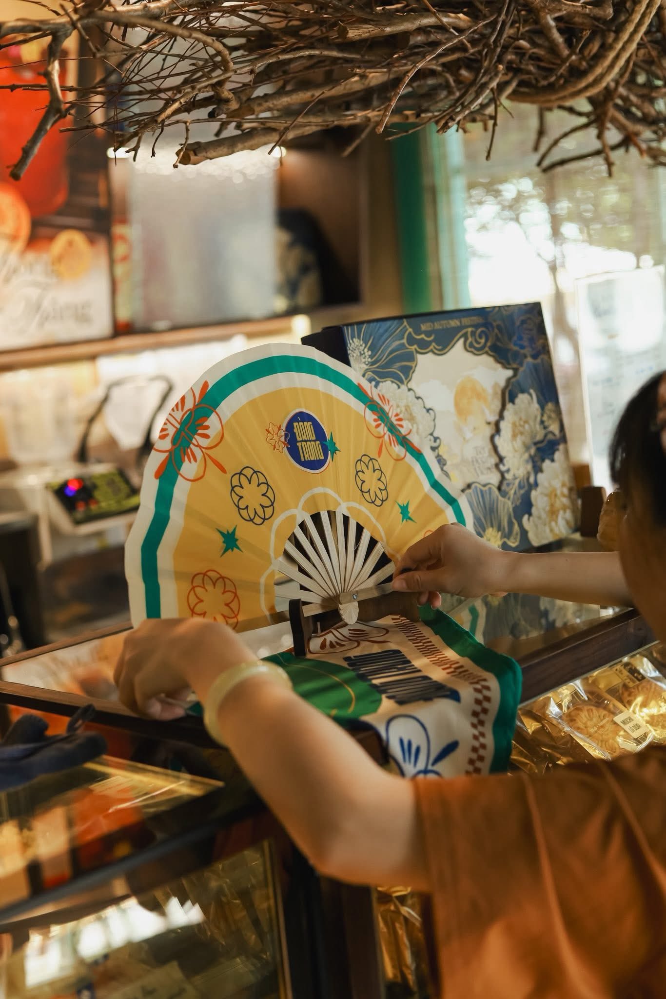 Custom Hand Painted Paper Fan Traditional Art for Elegant Lifestyle and Cultural Gifts