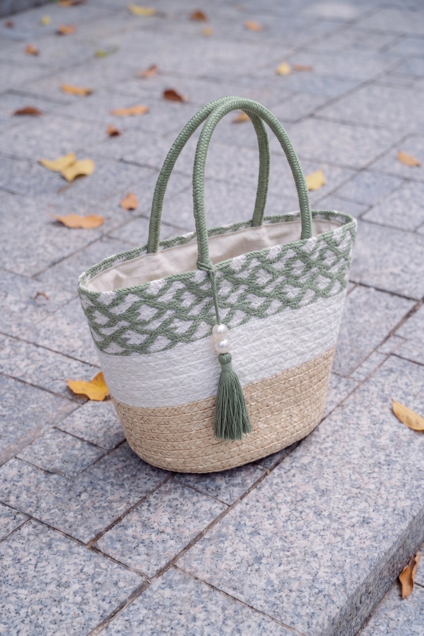 Beautiful Seagrass Beach Bag Perfect for Stylish Summer Escapes
