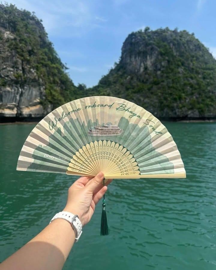 Custom Hand Painted Paper Fan Traditional Art for Elegant Lifestyle and Cultural Gifts
