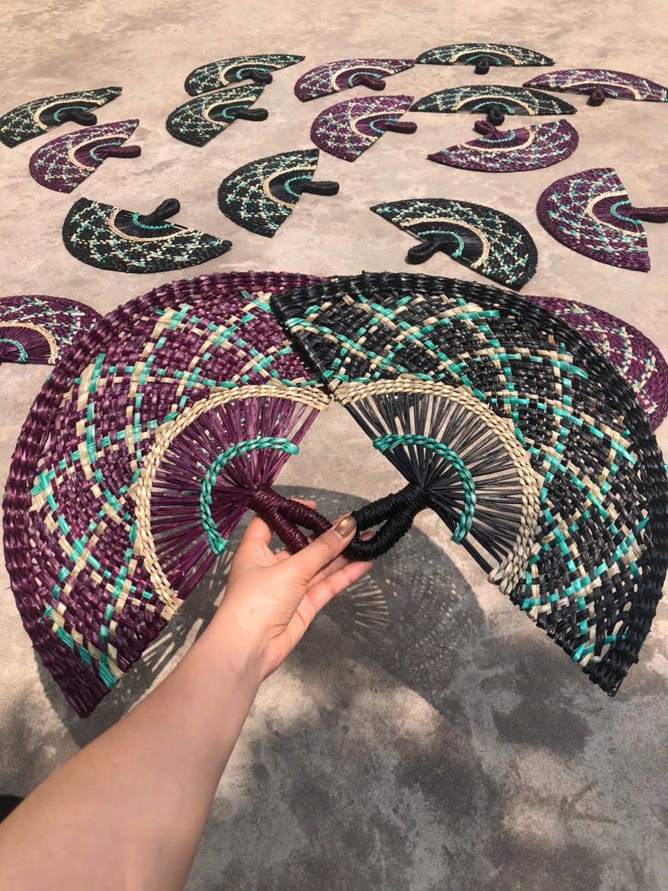 Vietnamese Handmade Fans from Rush and Sedge: Versatile Eco-Friendly Crafts for Global Markets